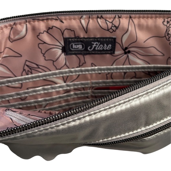 Lug Flare 2 Metalic Silver Quilted Crossbody Bag with 2 Straps, New with Tags - Picture 10 of 10